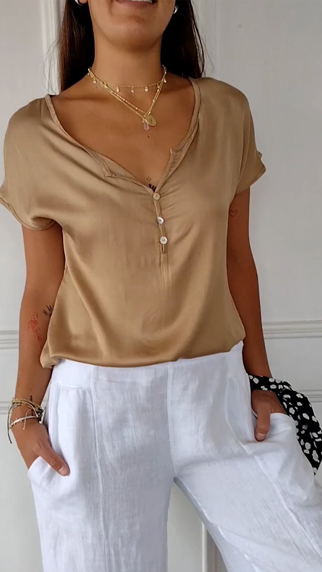 Lana - V-neck T-shirt